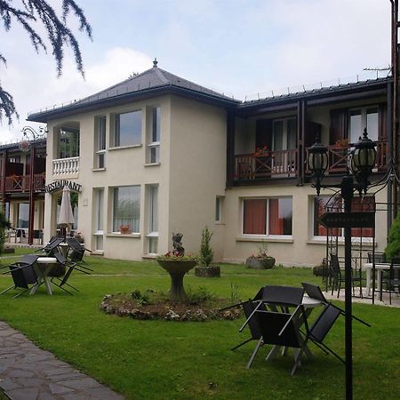 Hostellerie Saint Clément Vic-sur-Cère Esterno foto