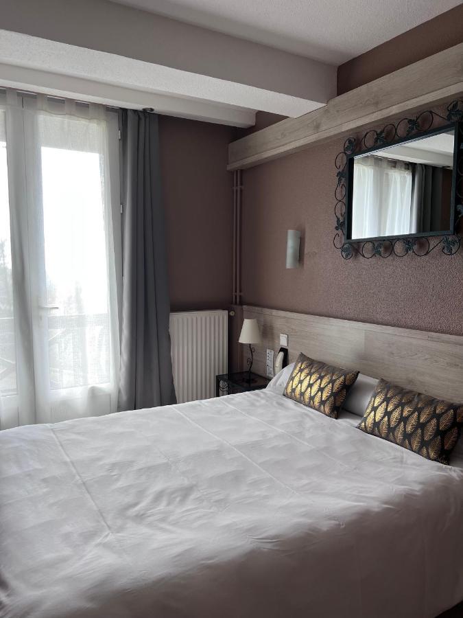 Hostellerie Saint Clément Vic-sur-Cère Esterno foto