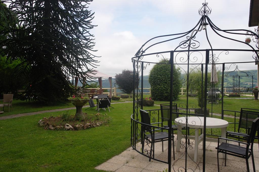 Hostellerie Saint Clément Vic-sur-Cère Esterno foto