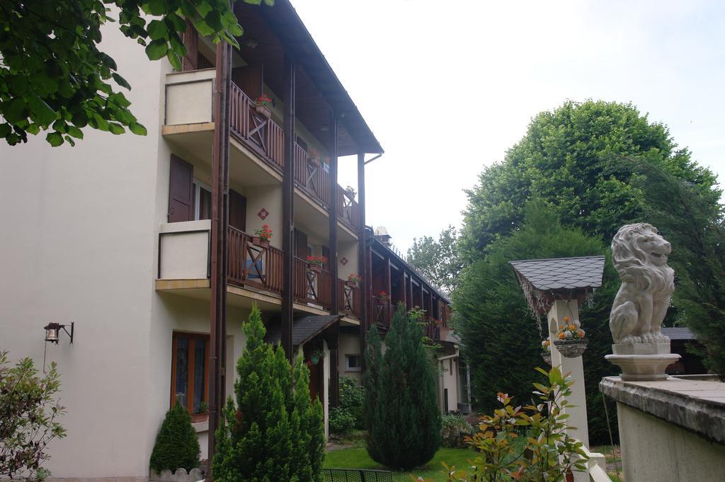 Hostellerie Saint Clément Vic-sur-Cère Esterno foto