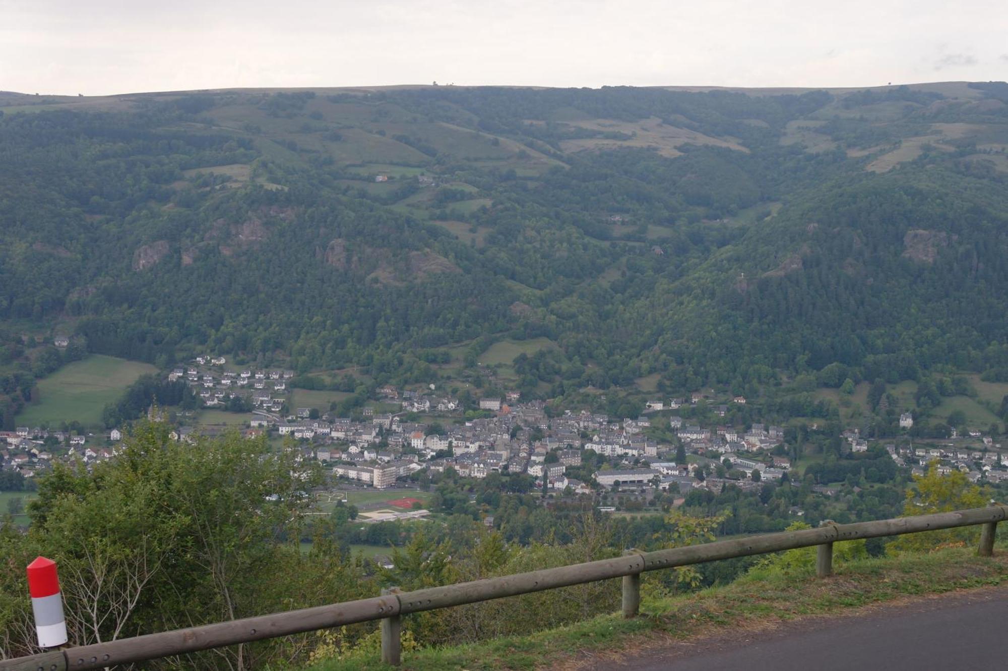 Hostellerie Saint Clément Vic-sur-Cère Esterno foto