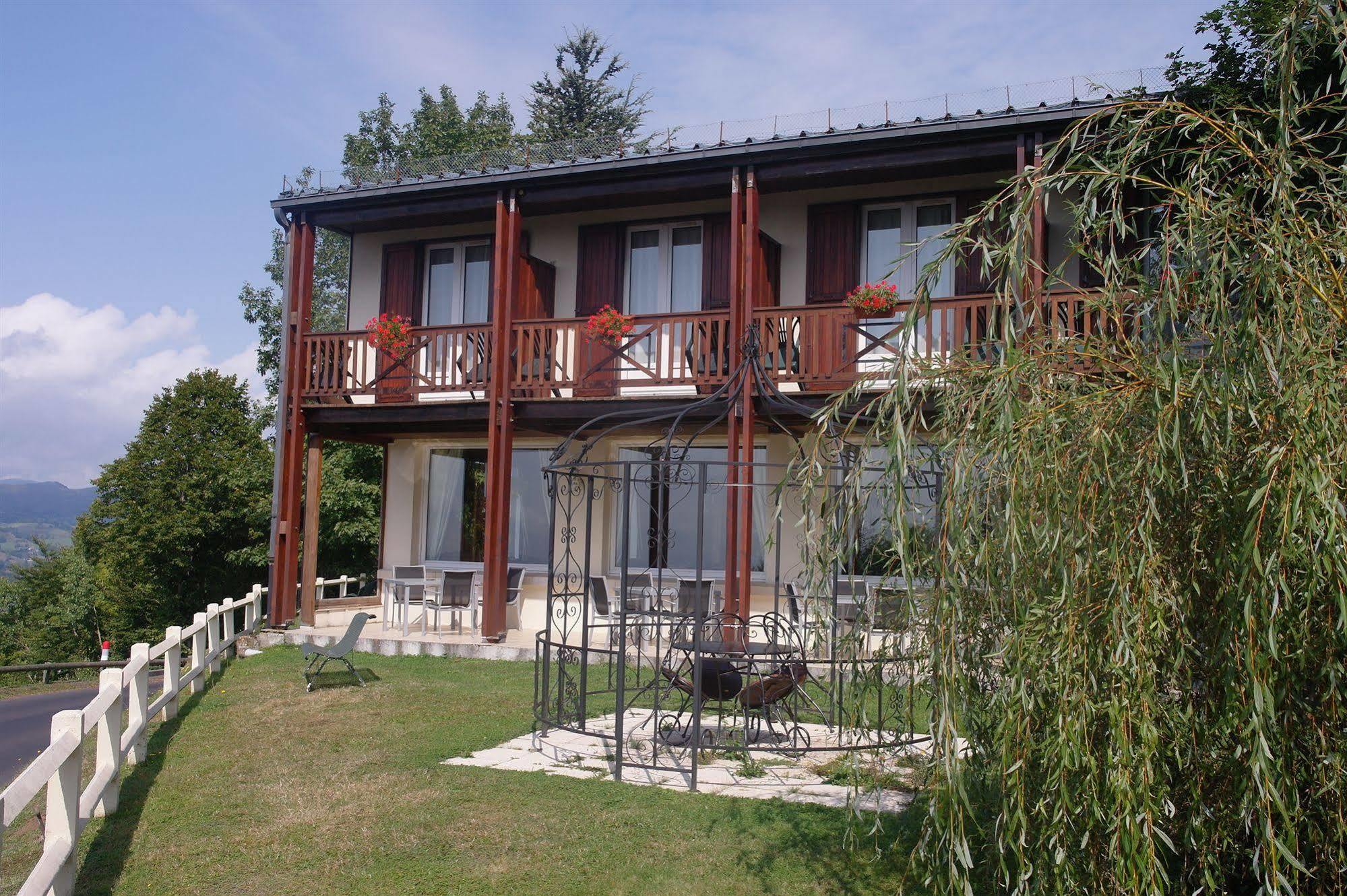Hostellerie Saint Clément Vic-sur-Cère Esterno foto