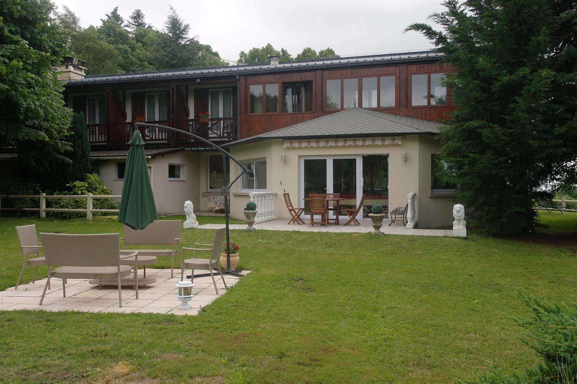 Hostellerie Saint Clément Vic-sur-Cère Esterno foto