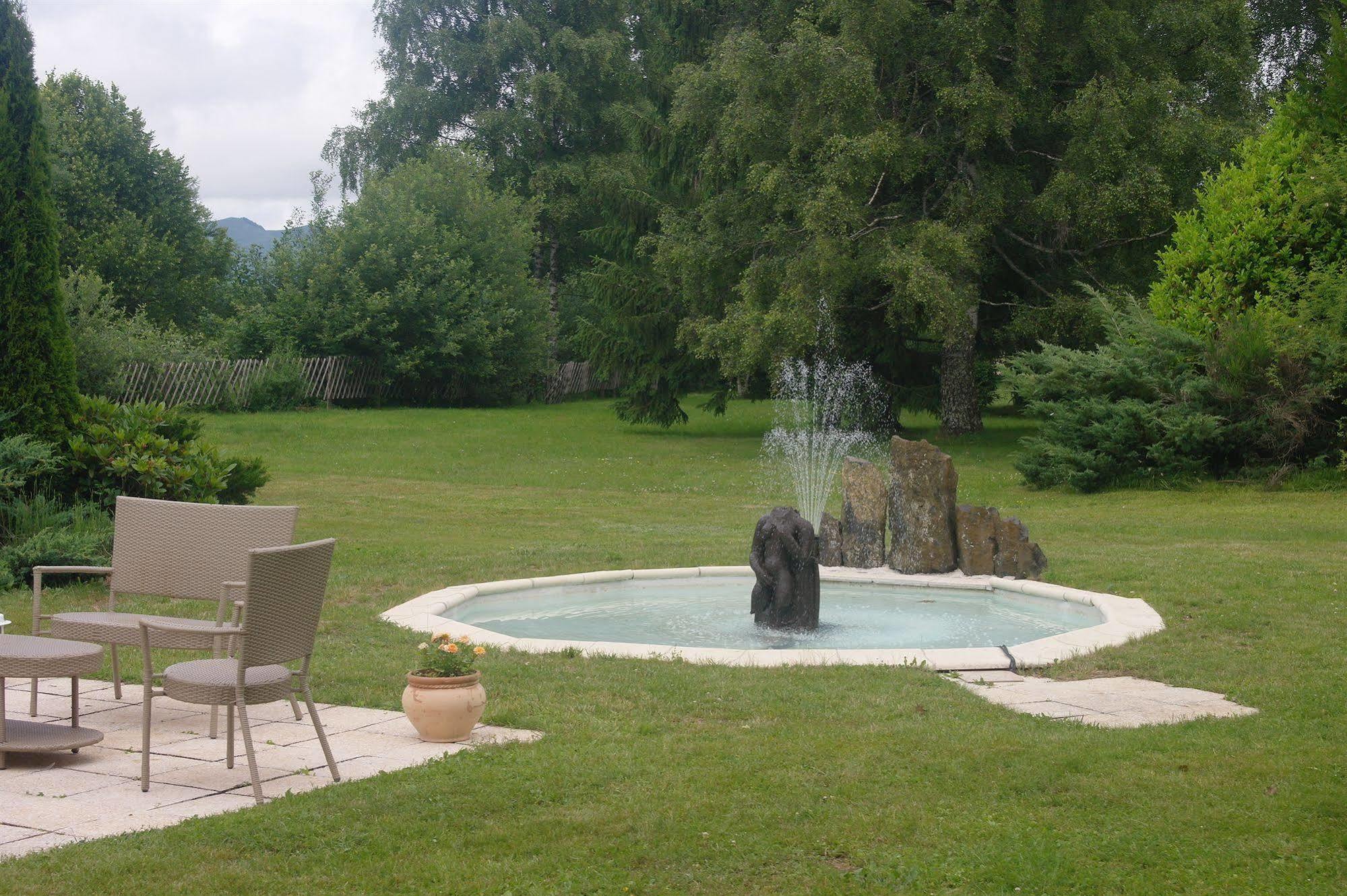 Hostellerie Saint Clément Vic-sur-Cère Esterno foto